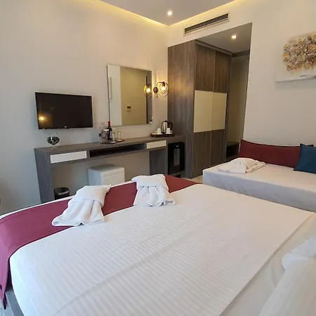 Lagaria Hotell 3*